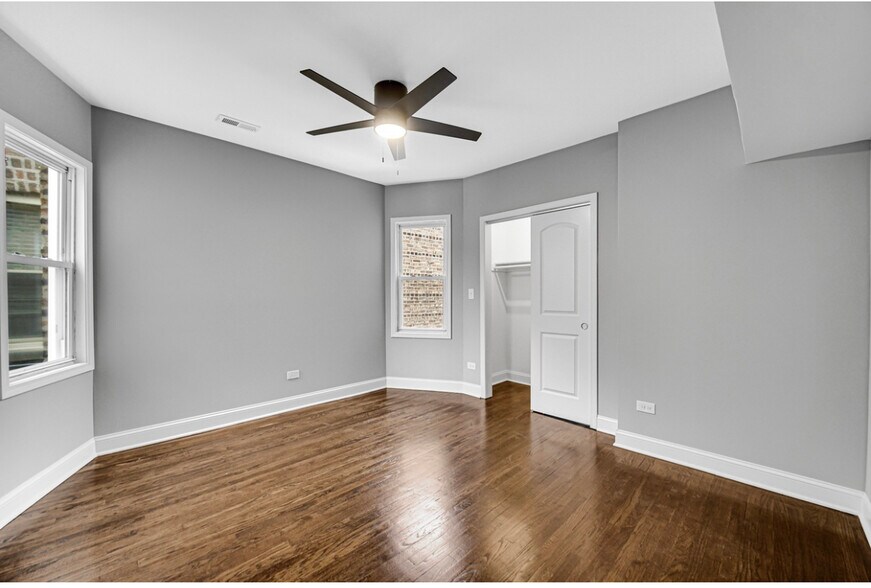 Building Photo - 8332 S May St