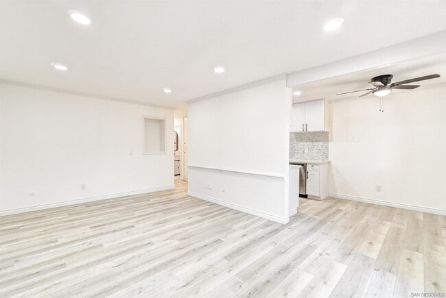 Building Photo - 9175 Campina Dr