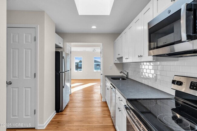 Building Photo - 525 Washington Blvd