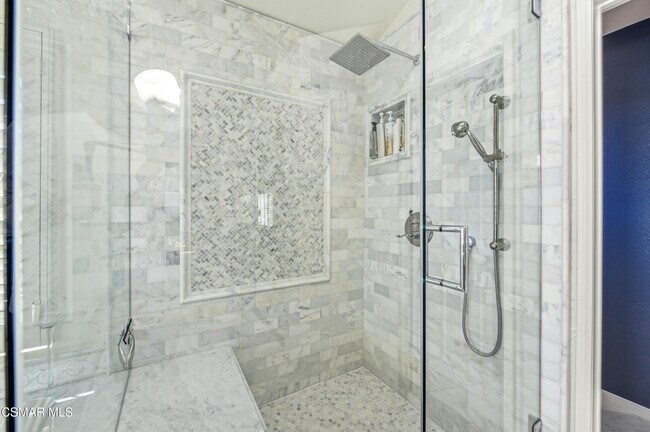 Building Photo - 2670 Grandoaks Dr