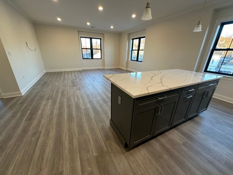 Primary Photo - 48 Nichols St