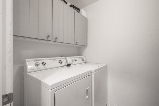 Building Photo - Mid-Century Home in Killearn Estates