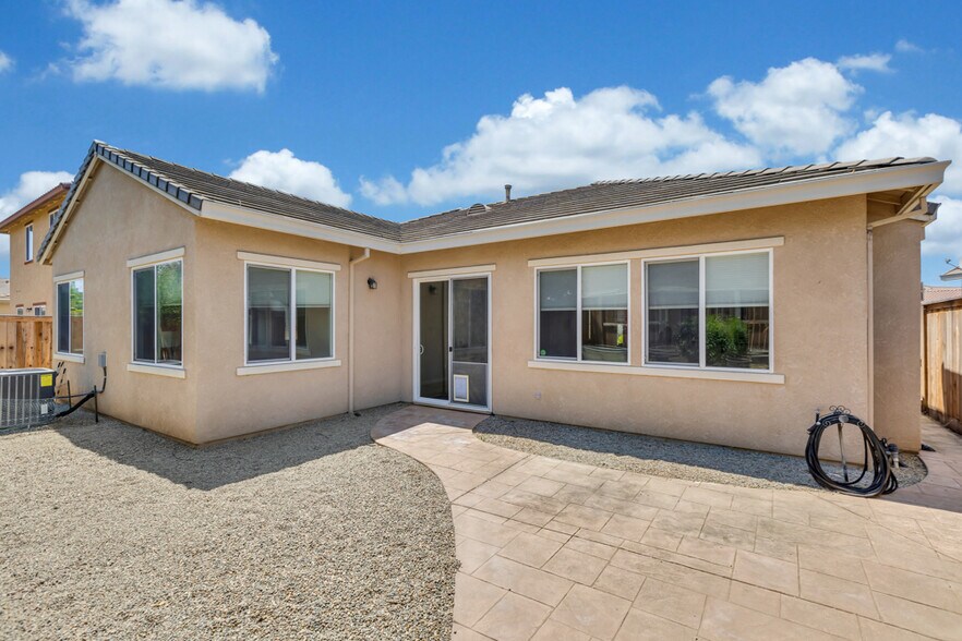 Building Photo - 10159 Festa Ct