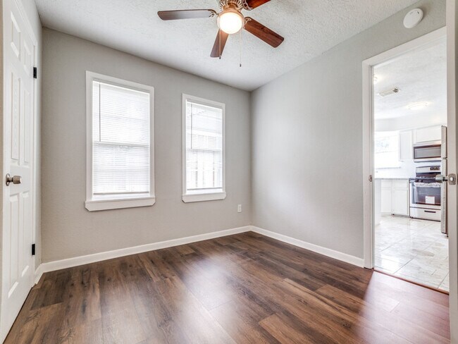 Building Photo - 411 Gober St