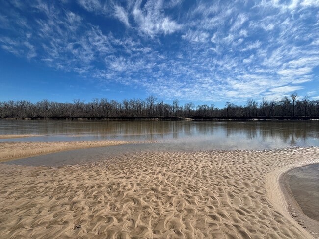 Building Photo - 492 Trinity Rd