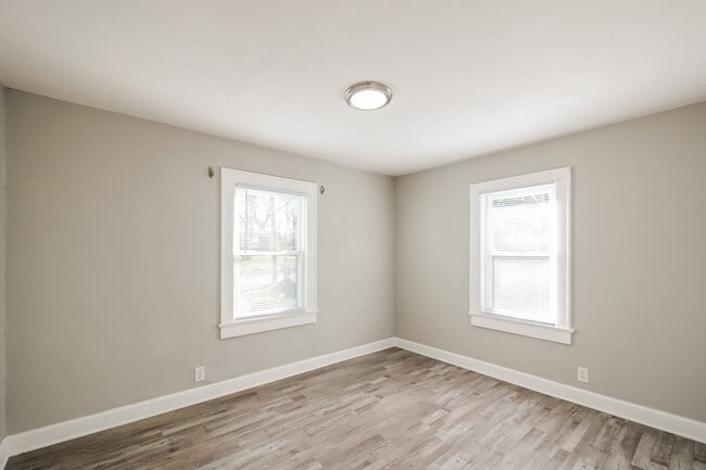 Building Photo - 3772 N Parker Ave