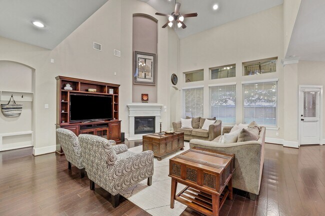 Building Photo - 10423 Hatcher Dr