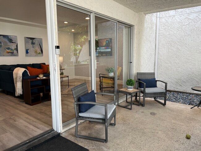 Building Photo - 1143 E Sandpiper Dr