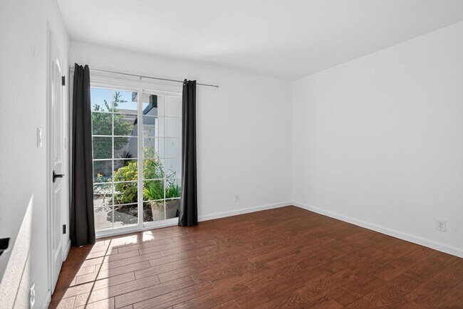 Building Photo - Sought After Mesa Verde Home