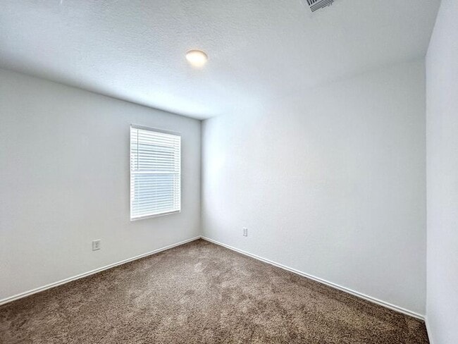 Building Photo - 3-Bedroom Home in a Quiet Neighborhood / P...