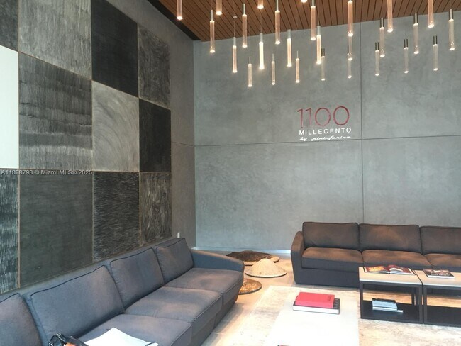 Building Photo - 1100S S Miami Ave