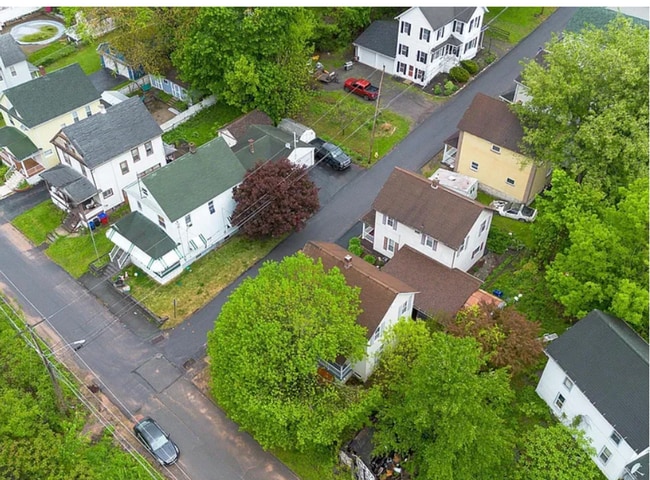 Building Photo - Large Newly Renovated 3 Bed/1 Bath Single ...
