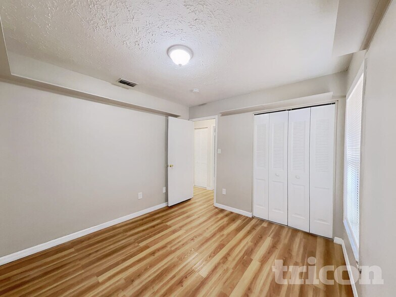 Building Photo - 2704 Manor Hill Drive Brandon FL