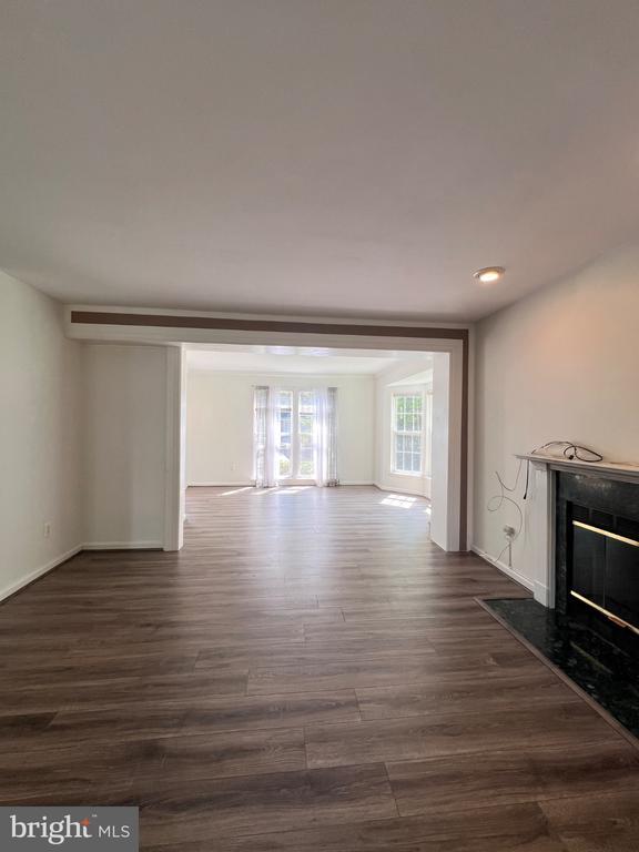 Building Photo - 10 Jolie Ct