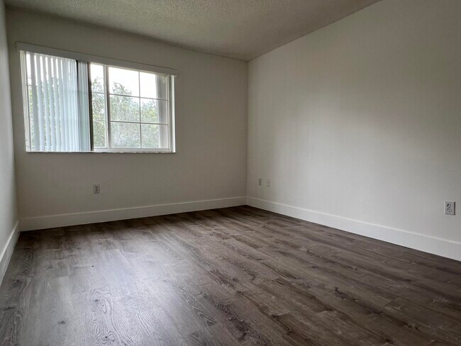 Building Photo - 7832 Sonoma Springs Cir
