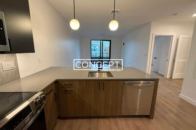 Primary Photo - 190 Gardner St