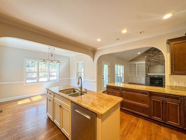 Building Photo - Gorgeous 4 Bed 2.5 Bath Home in Pinehurst