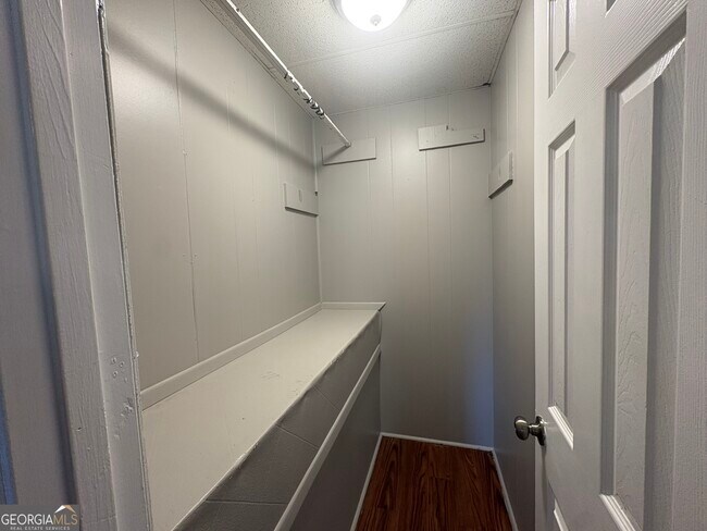 Building Photo - 207 Reynolds St NE