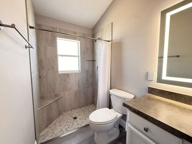 Building Photo - 951 Vindale Rd