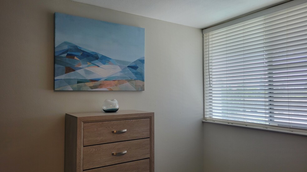 Secondary Bedroom - 5180 N Wishon Ave