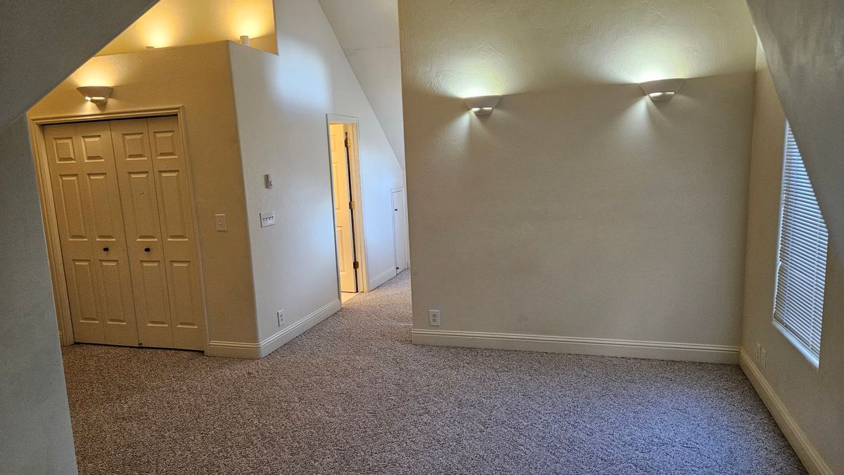 Building Photo - 910 Powder Valley Rd