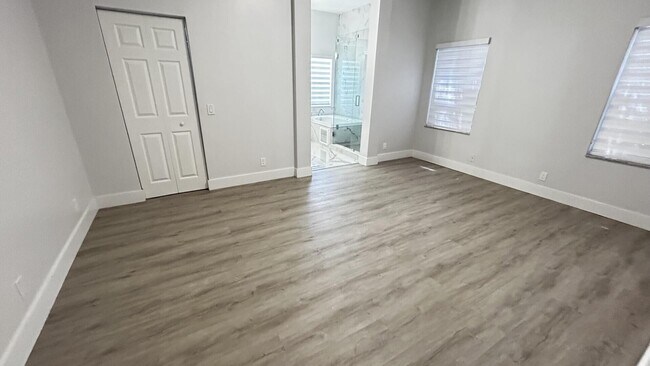 Building Photo - 4293 Laurel Ridge Cir
