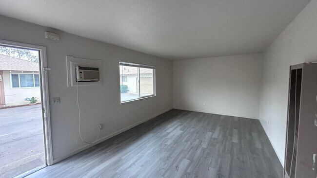 Building Photo - Water, Sewer Included