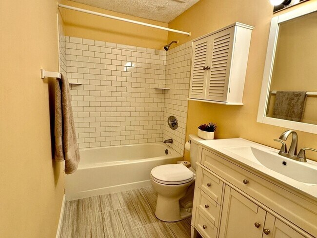 Building Photo - 18 Walden Dr