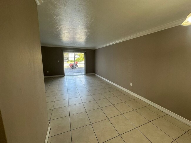 Building Photo - 1830 Maravilla Ave