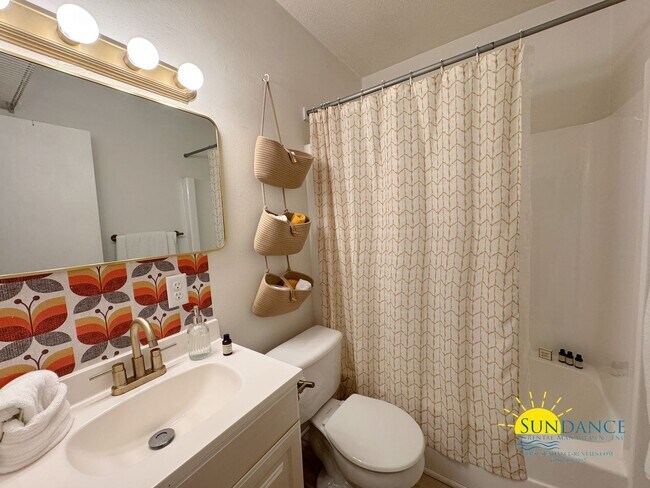 Building Photo - Charming 1-Bed, 1-Bath (Furnished Optional...