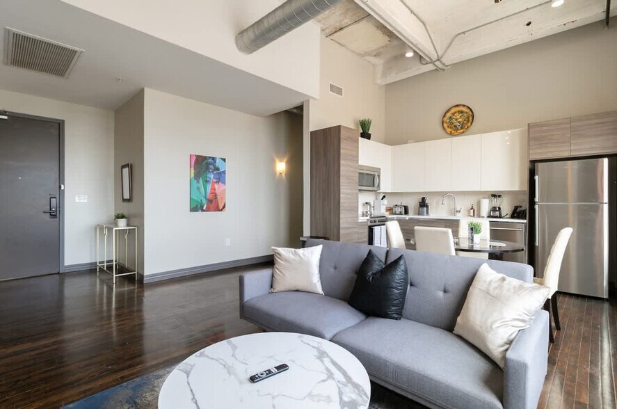 Building Photo - 500 S Ervay St