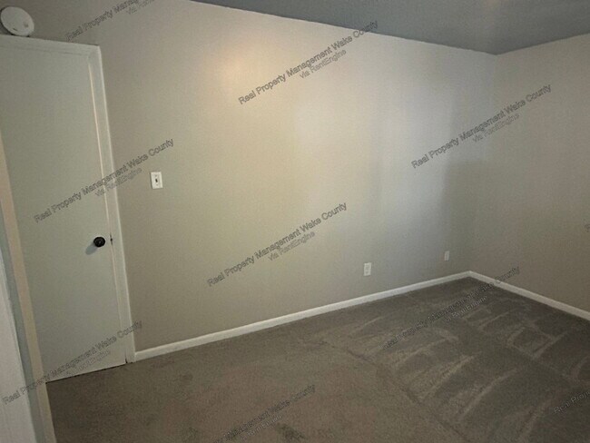 Building Photo - 4702 Walden Pond Dr