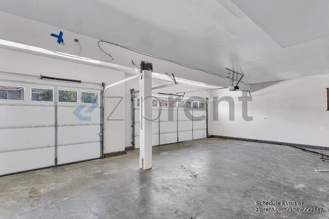 Building Photo - 115 Montego Dr