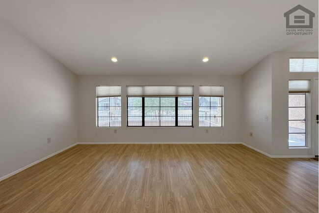 Building Photo - 17211 N Desert Glen Dr