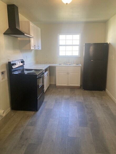 Unit B Kitchen - 714 S River St