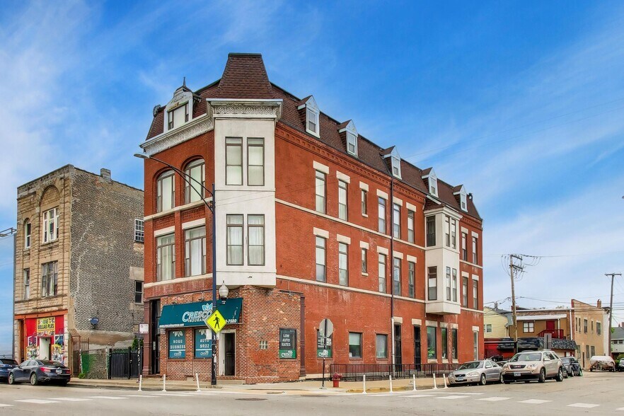 Building Photo - 1700 W Cermak Rd