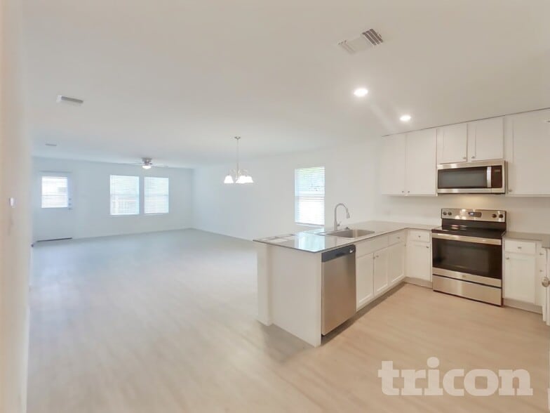 Building Photo - 5715 Vista Point