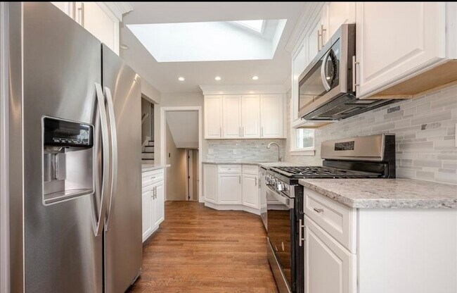 Building Photo - 750 Tanglewood Rd