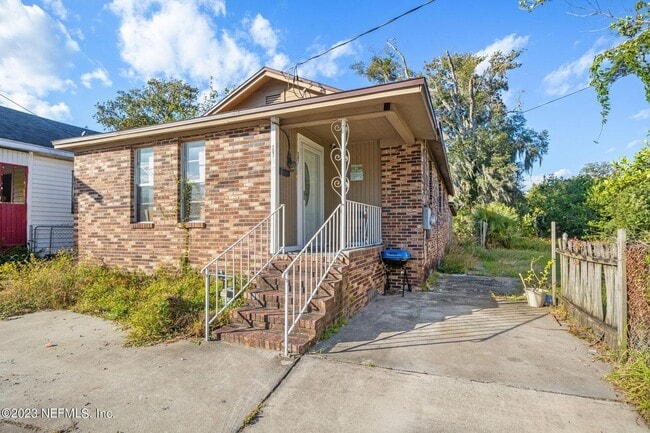 Primary Photo - 207 W 21st St