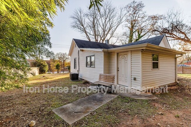Building Photo - 1760 Old West Broad St