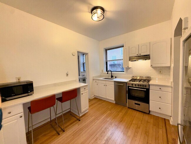 Building Photo - 36 Duncan Ave