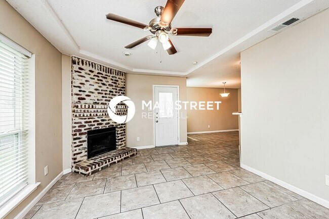 Building Photo - 4 Bedroom Pet-Friendly Home in Mesquite, TX with Main Street Renewal
