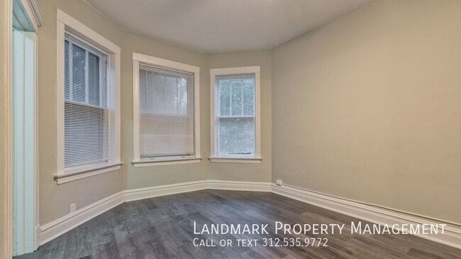 Building Photo - 2132 W Haddon-Unit 2