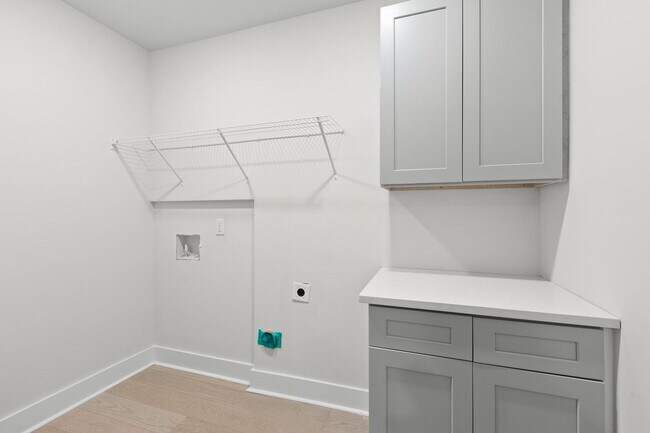 Building Photo - 638 Ladd Ave