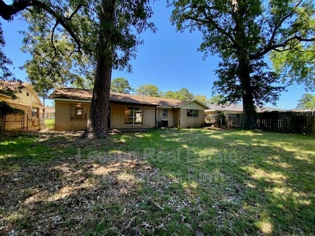Building Photo - 121 Tooke Dr