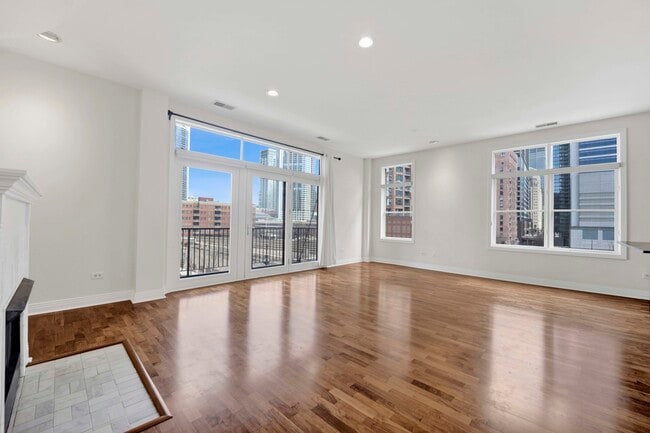 Building Photo - 330 N Clinton St