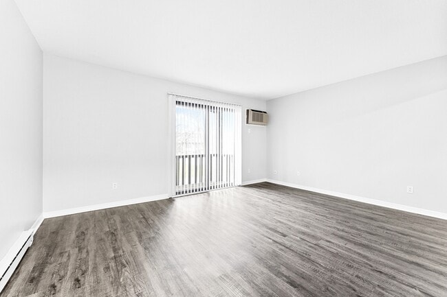 Building Photo - 5953 Walnut Cir Dr