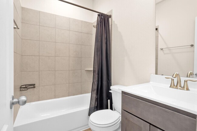 Building Photo - 223 Shoreview Dr