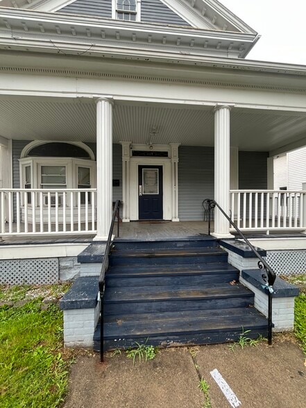 Building Photo - 317 S River St