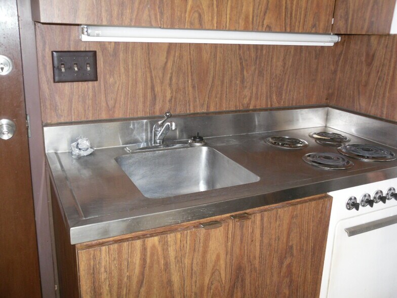 Building Photo - 1560 Kanunu St